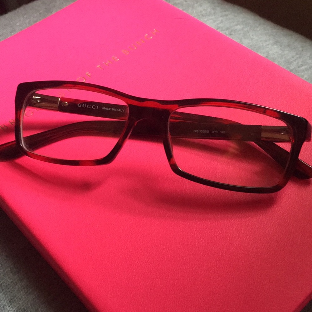 Gucci glasses red